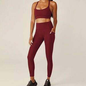 Beyond Yoga Powerbeyond Pocket Midi Legging in Merlot Size XS